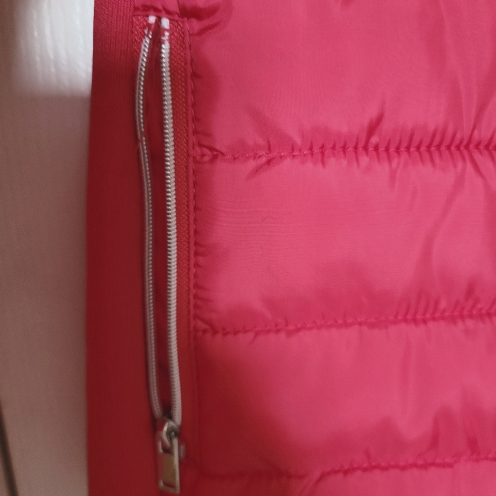 Red puffer jacket - Picture 6 of 8